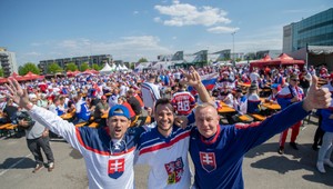 Slováci na každom kroku. Atmosféra v centre Rigy objektívom kamery TV JOJ