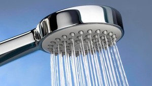 Americký fyzik objavil nový jav počas sprchovania