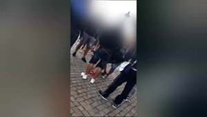 V Prahe zadržali Slovákov na Karlovom moste. Hrali hazardnú hru