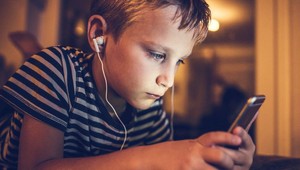 Chcel, aby jeho deti neboli v noci na sociálnych sieťach: Omylom vypol internet v dvoch obciach