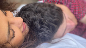 Hviezdny pár oznámil svetu veľkú novinu! Majú prvé dieťa, prišlo ale na svet výrazne predčasne!