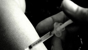 Muž striekačkou s omamnou látkou napadol malé dievčatko