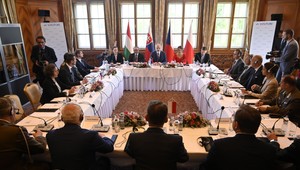 Vzdušný priestor Slovenska budú okrem Česka a Poľska chrániť aj Maďari