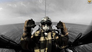 Pohľad z kokpitu francúzskej stíhačky je skutočná adrenalínová bomba