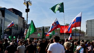 Protesty v Žiline. Obe skupiny sa po hodine rozišli