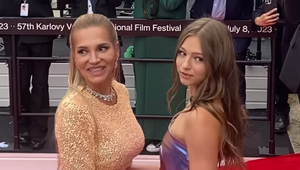 Dara vzala na červený koberec po prvýkrát dcéru Lauru, tá spôsobila rozruch!