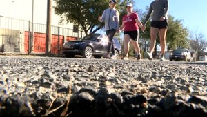 Dievča s downovým syndrómom sa pripravuje na maratón