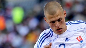 Slovákov preveria Dáni. Novým kapitánom Škrtel