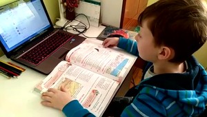 Aktuálna pandemická situácia je podľa Matoviča katastrofická. Otvorenie škôl chcú odložiť