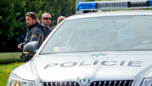 ČR posilňuje ochranu pred hybridnými hrozbami, polícia pridáva hliadky pri staniciach