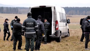 Pátranie po utečencoch v Turci stále pokračuje. Policajti upozorňujú ľudí, aby boli opatrní