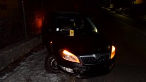 Havarované auto našli bez vodiča.  Jeho majiteľ, miestny kaplán, o ničom nevie