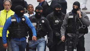 Polícia našla telefón jedného z teroristov, obsahuje zlovestnú sms