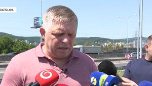 Tlačová beseda: Premiér navštívil pracovníkov na D2