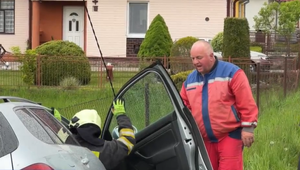 Dôchodca smeroval za priateľmi. S autom skončil v stĺpe