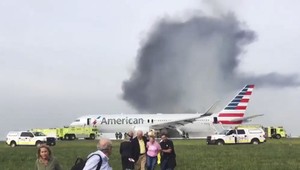 Na letisku v Chicagu evakuovali horiaci boeing, 21 ľudí sa zranilo