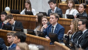 Politici šíria podľa mládeže negatívnu atmosféru a prispievajú k spoločenskému napätiu