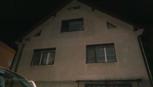 V dome našli zastreleného muža. Vedľa neho bola nelegálne držaná zbraň