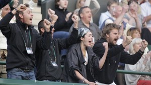 Tabaková vo Wimbledone už o semifinále