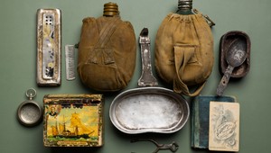 Otvorili 50-ročný núdzový balík: Jeho obsah vás šokuje