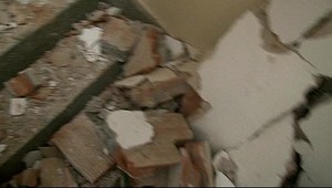 V troskách základnej školy v Minneapolise, ktorú poškodil výbuch, našli dve telá