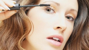 Je toto najlepší TRIK s maskarou? Ženy si fintu pri líčení nevedia vynachváliť!