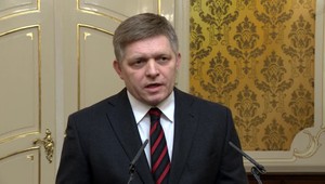 Fico tvrdí, že sa dal prezident na stranu opozície
