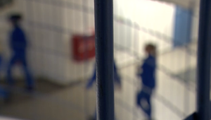 Rozhovor s bývalým väzňom z kolúznej väzby rozprúdil diskusiu. Európsky výbor hovorí o porušovaní ľudských práv