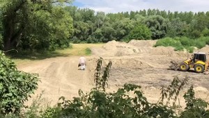 Zistenia TV JOJ: V Dolnom Chotári vykopali pozotatky tela. Môže ísť o obávaného mafiána