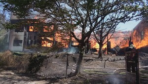 V Ružinove horela ubytovňa. Požiar si vyžiadal jednu obeť