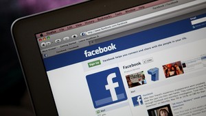 Na facebooku máme stovky priateľov, pomôžu len dvaja