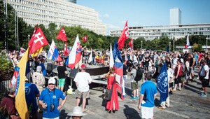 Pochod extrémistov. Demonštrovali proti diktátu Bruselu