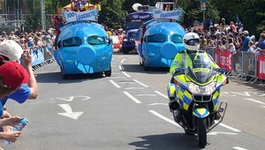 V 14. etape Tour de France prišla o život žena