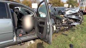 Vodičke do cesty vošlo auto z protismeru! Jej matka bojuje v nemocnici o život a otec zomrel