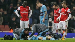 VIDEO: Potts (18) z West Hamu stratil po súboji so Sagnom vedomie