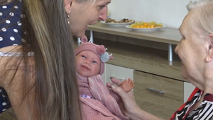 "Bábikoterapia" pomáha pacientom s Alzheimerovou chorobou