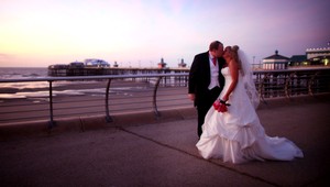 Nemal občianstvo, zohnali mu nevestu za 300 eur