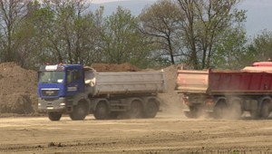 Zemina pod obchvatom môže byť kontaminovaná. Hrozí znečistenie spodných vôd, tvrdia aktivisti