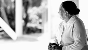 Od dôchodkyne chcela vymámiť osemtisíc eur, vzala ju do taxíka