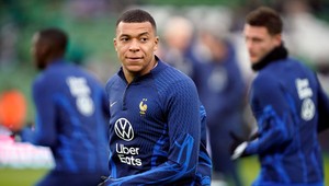 Legenda sa oprela do Mbappého. Ten kritizuje marketing PSG