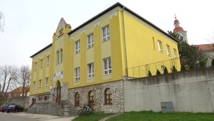 Starosta vyhodil riaditeľku školy. Deti na protest zostali doma