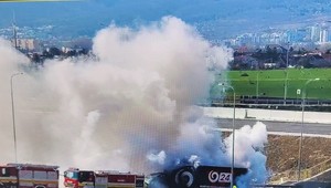 Obmedzená doprava na D4. Pojazdné štúdio JOJ 24 zachvátil požiar