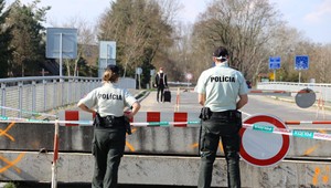 Slováci prišli k hraniciam, chceli sa vďaka smart karanténe dostať domov