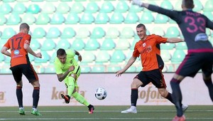 Päť gólov pod Dubňom, Senica v Trenčíne bez šance