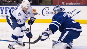 Stamkos 2+2! Budajov triumf, gólový návrat Crosbyho