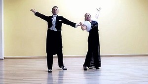 VIDEO. Tanec a lá čistič topánok, takto na plese netancujte!