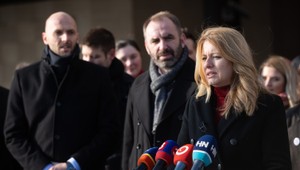 Čaputová odovzdala podpisy na prezidentskú kandidatúru. Vyjadrila sa k Ficovi aj k dohode s Mistríkom