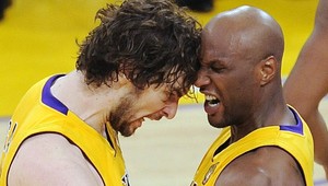 NBA: Obhajcovi titulu dochádza para, lídrovi nie