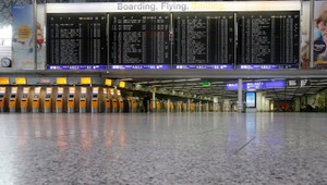 Vo Frankfurte zadržali tri dievčatá (16), chceli sa pripojiť k Islamskému štátu