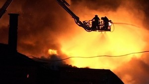 Požiar na Šariši. Hustý dym a oheň ohrozoval ľudí